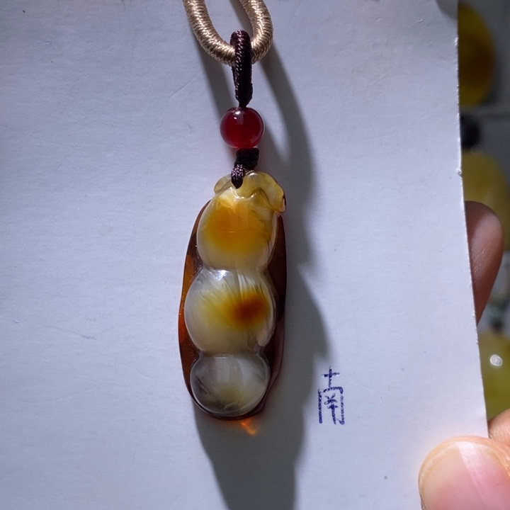 琥珀珠宝奇石未镶嵌