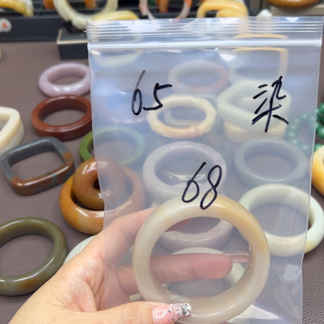 石英质玉手镯未镶嵌染*