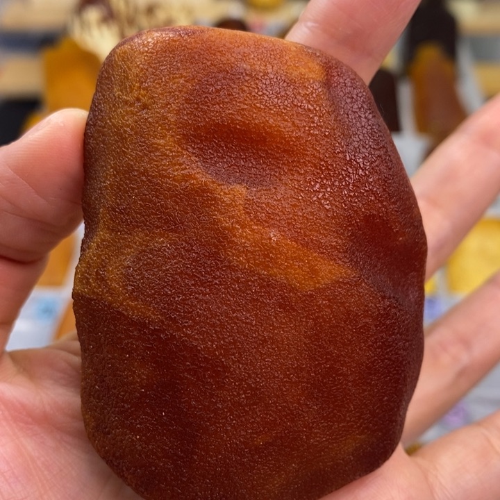 定制琥珀未镶嵌红皮花蜡原石