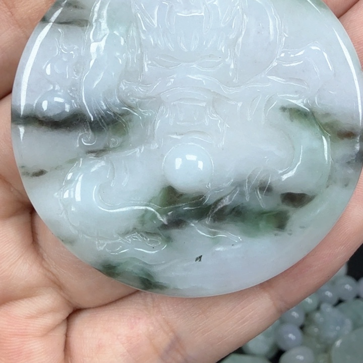 翡翠挂件未镶嵌翡翠