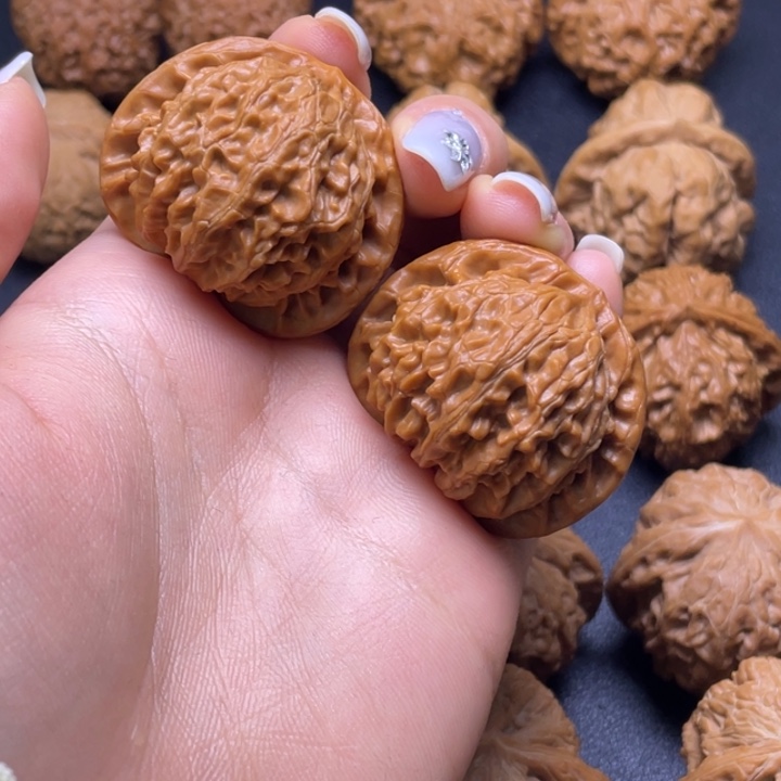 文玩核桃吊坠40宫灯