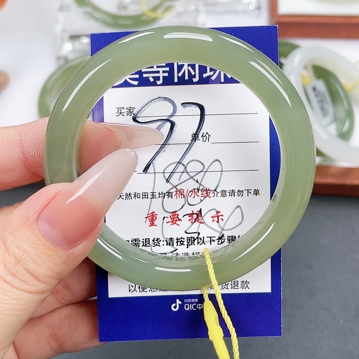 和田玉手镯未镶嵌