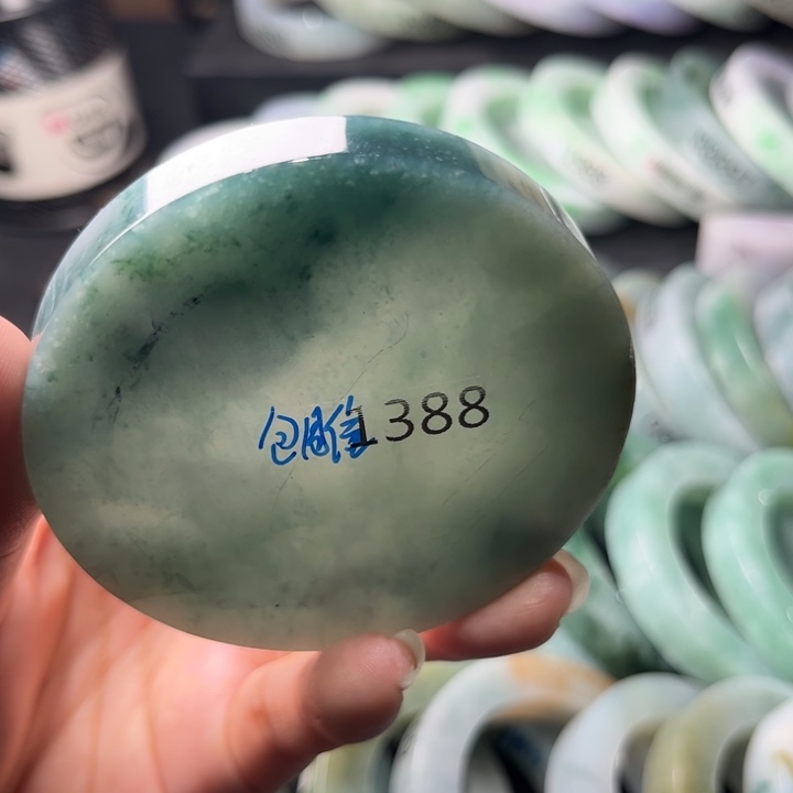 定制翡翠未镶嵌手镯