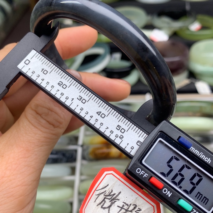 蛇纹石玉未镶嵌手镯587