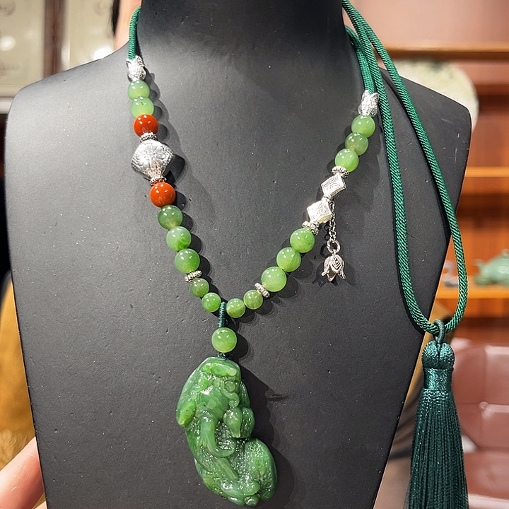 颈饰未镶嵌和田玉