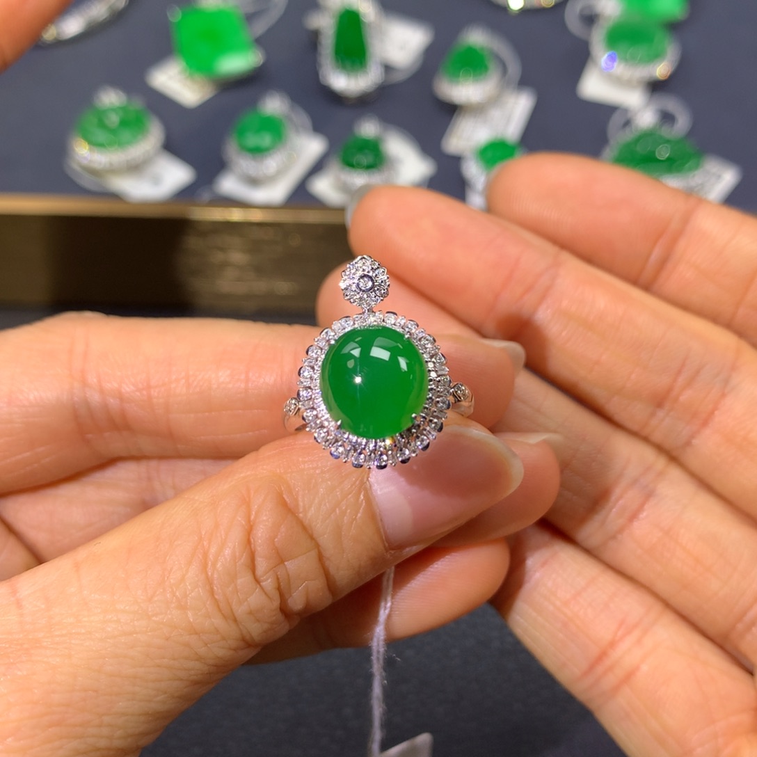 翡翠戒指18K金镶嵌翡翠