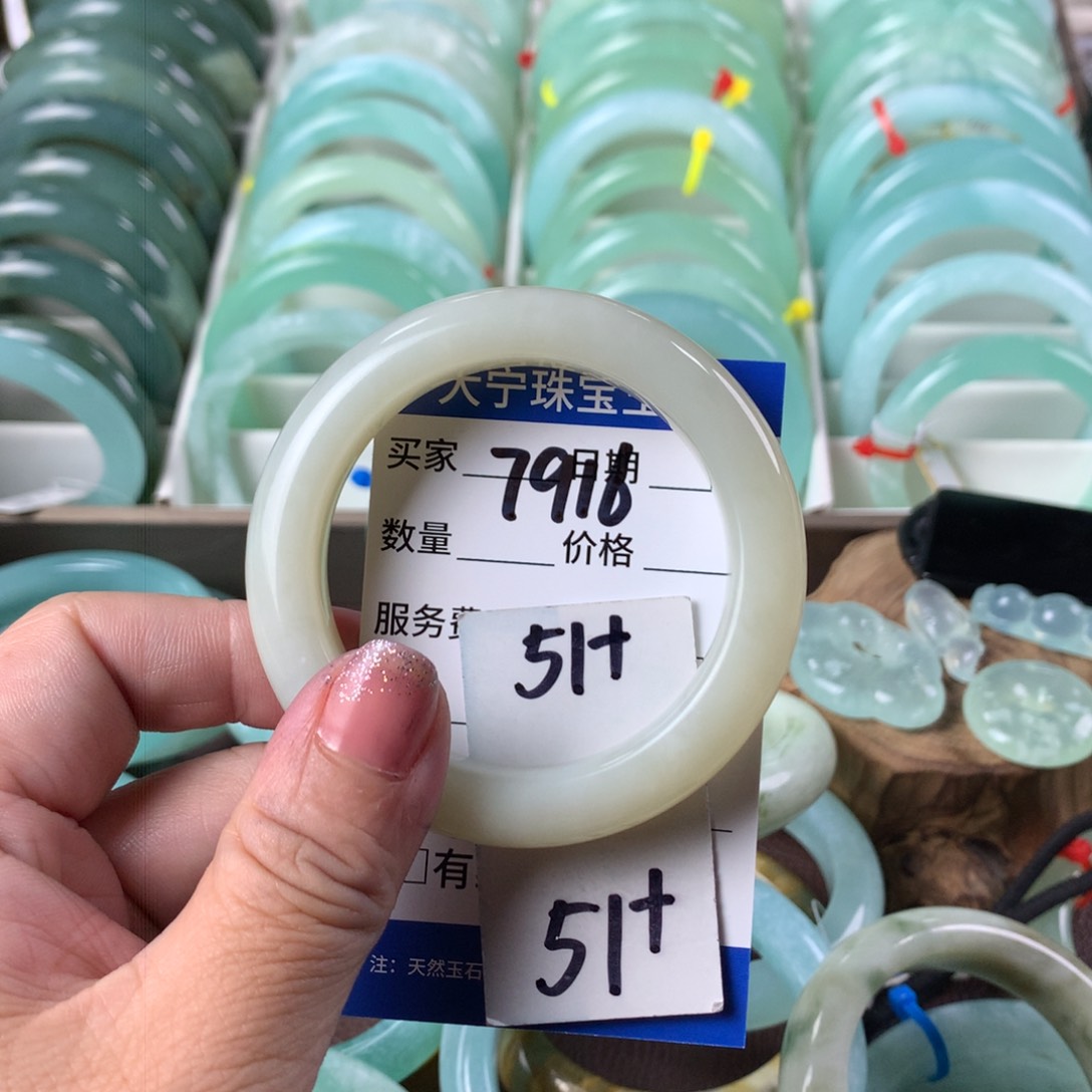 蛇纹石玉手镯未镶嵌7916