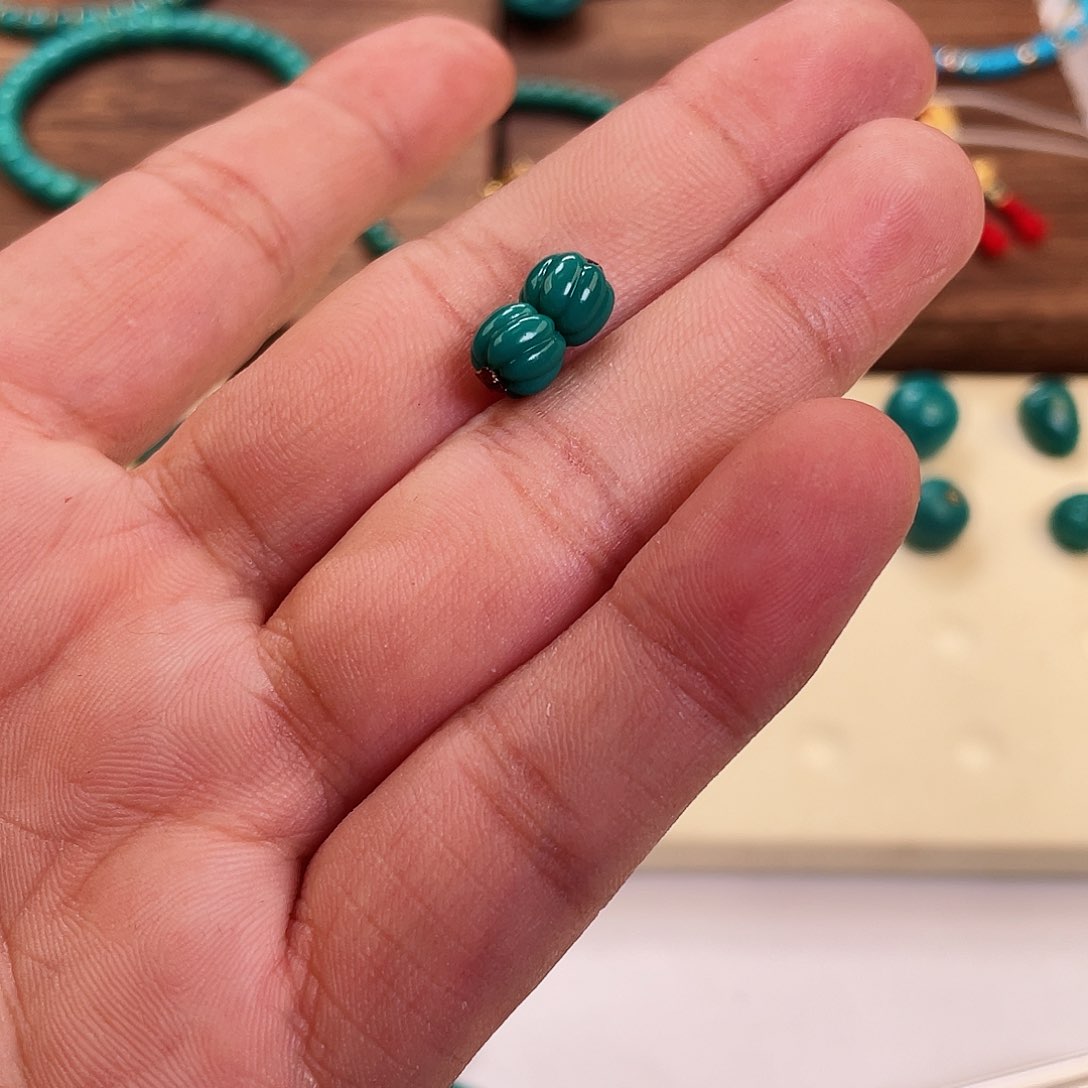 绿松石颈饰未镶嵌