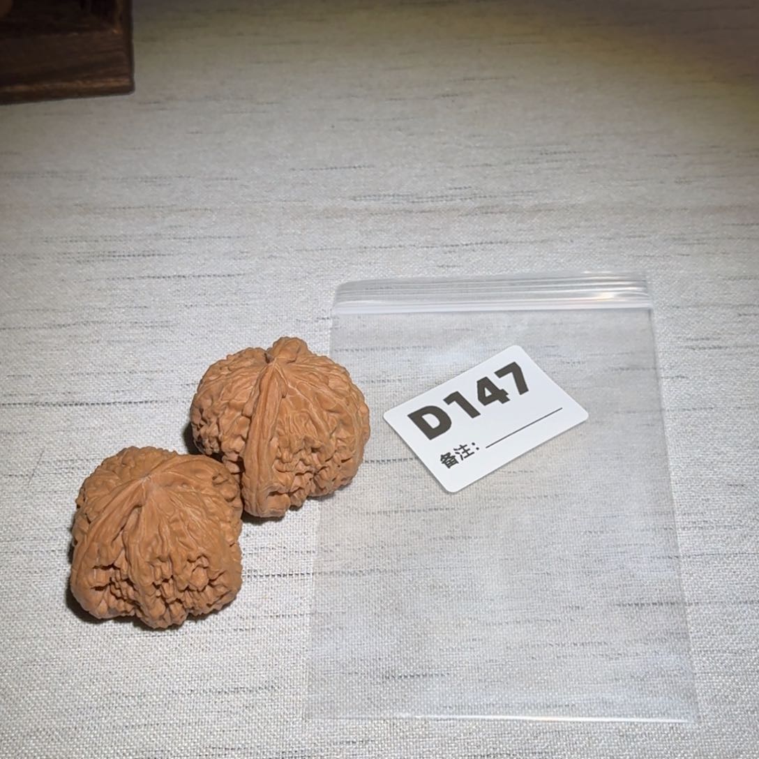 文玩核桃吊坠白狮子147