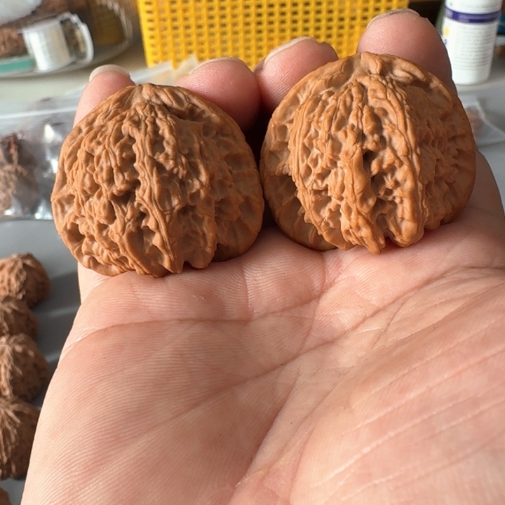 桃核把件山地三角白42