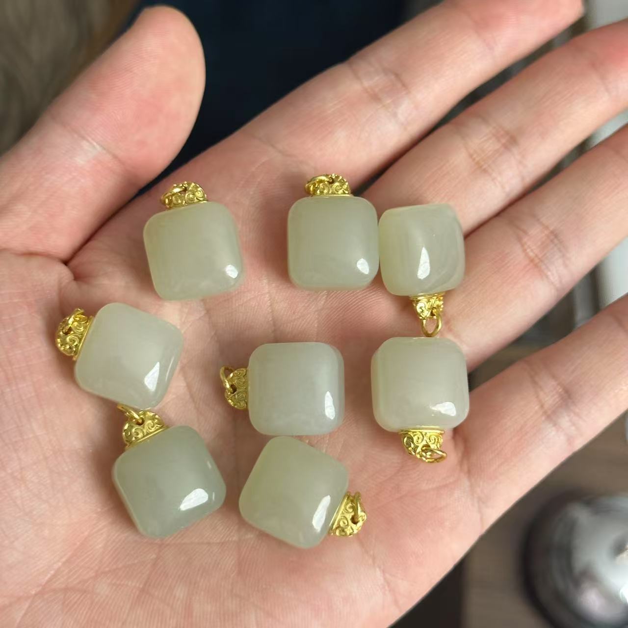 【O20】和田玉方糖吊坠多样性发其一