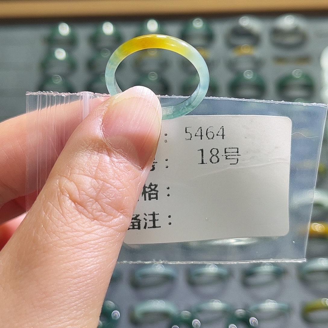 翡翠未镶嵌戒指5464。   