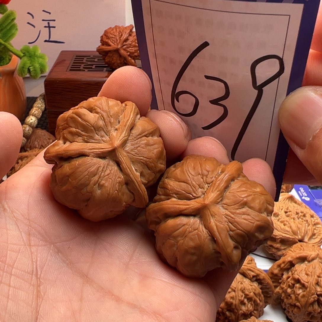 文玩核桃把件蛤蟆头三棱39尺寸639号