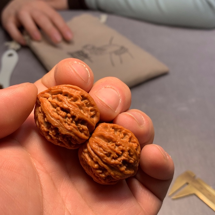 文玩核桃把件珊瑚纹195