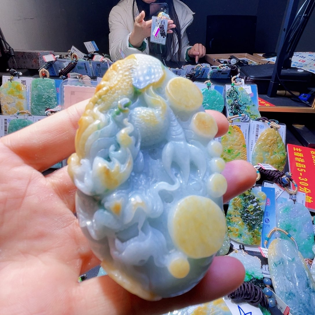 颈饰未镶嵌翡翠一