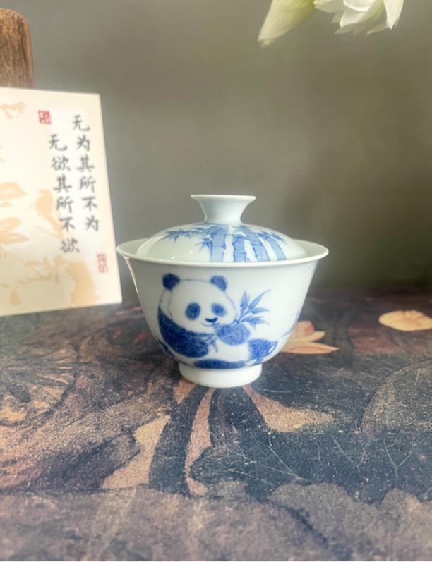 景德镇青花釉下熊猫盖碗