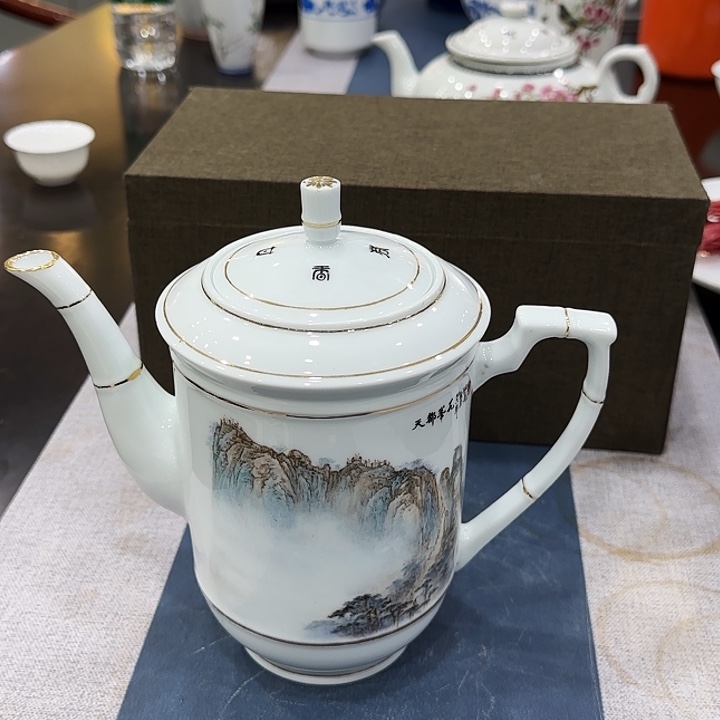 飞****者景德镇陶瓷艺术品