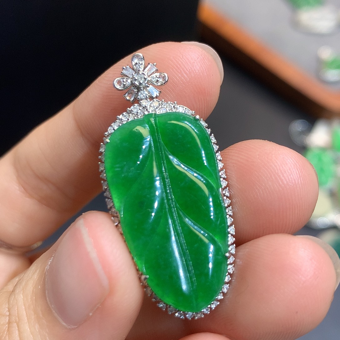 翡翠吊坠(不含链)18K金镶嵌