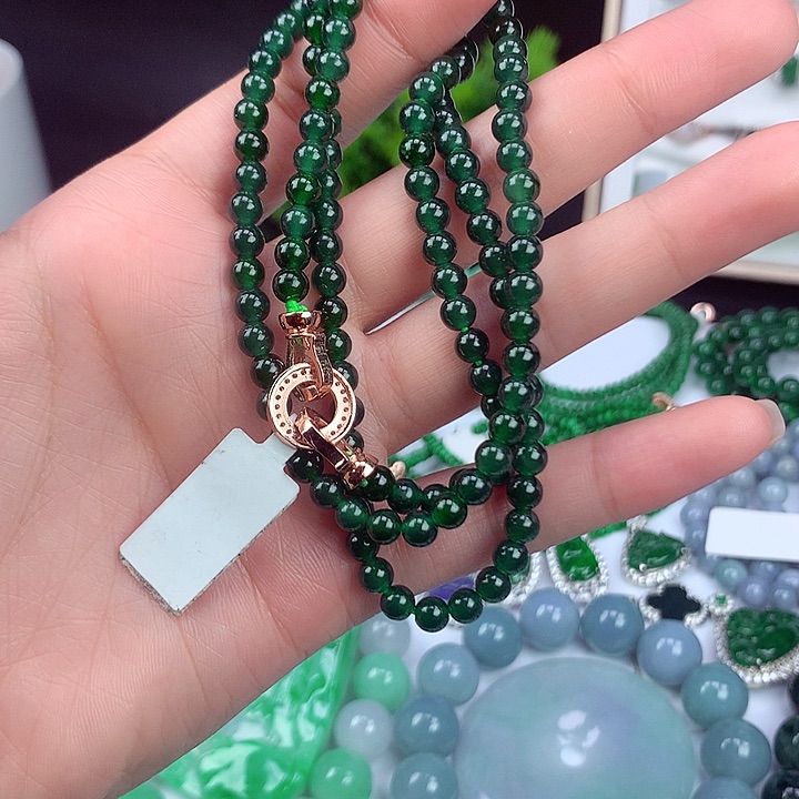 翡翠颈饰未镶嵌项链