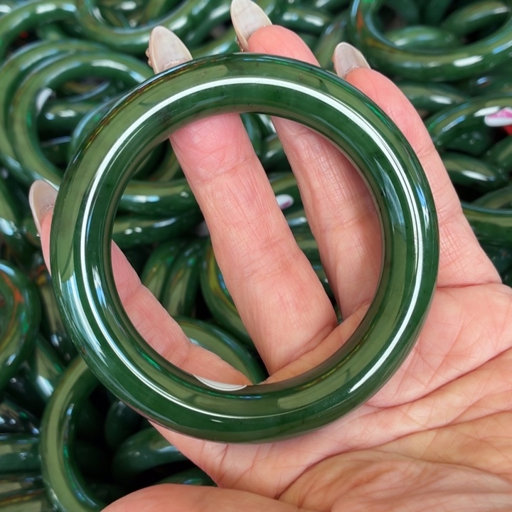 和田玉（碧玉）未镶嵌手镯