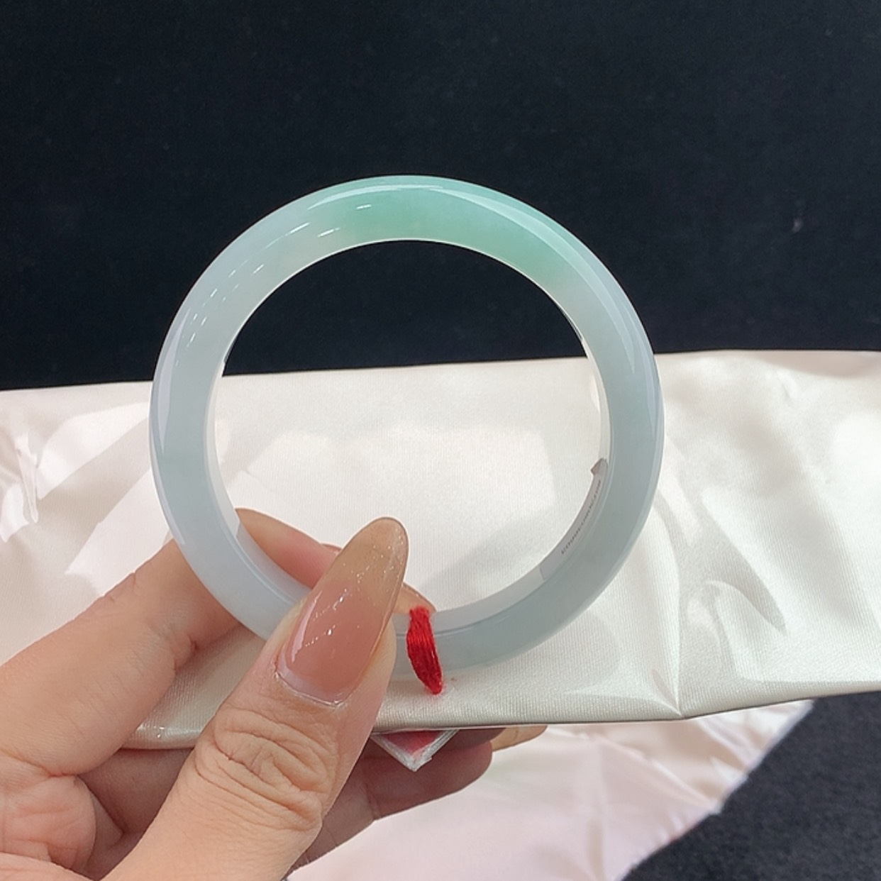 【闪购商品】未镶嵌手镯翡翠海**色正57.7