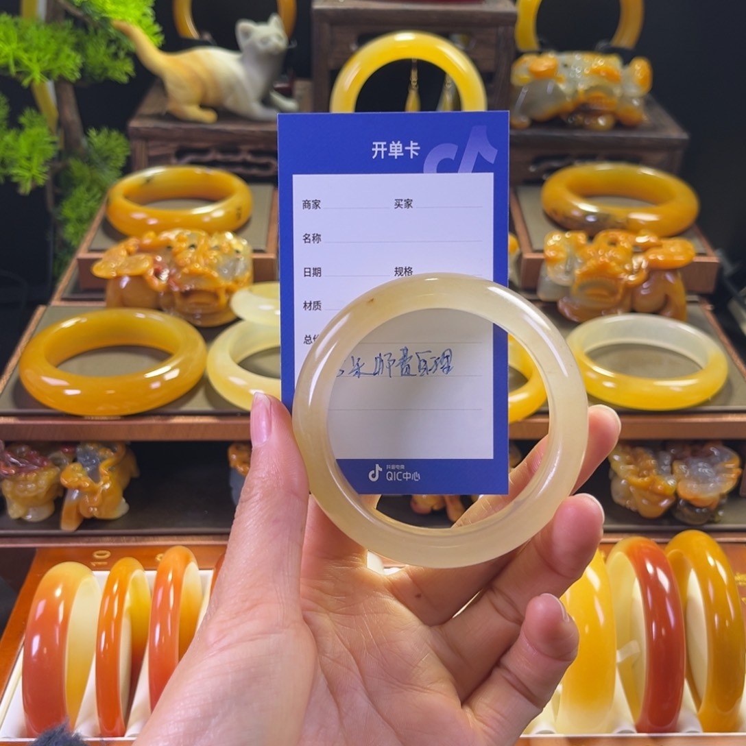 未镶嵌手镯石英质玉