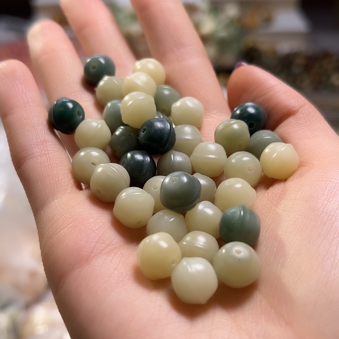 白玉菩提吊坠40颗绿蜜罐卡10