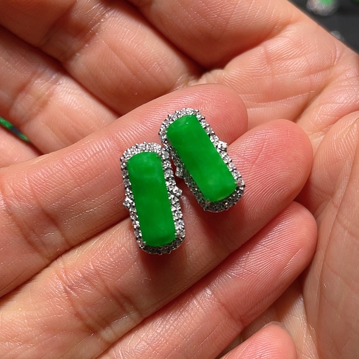 翡翠耳饰18K金镶嵌绿方牌