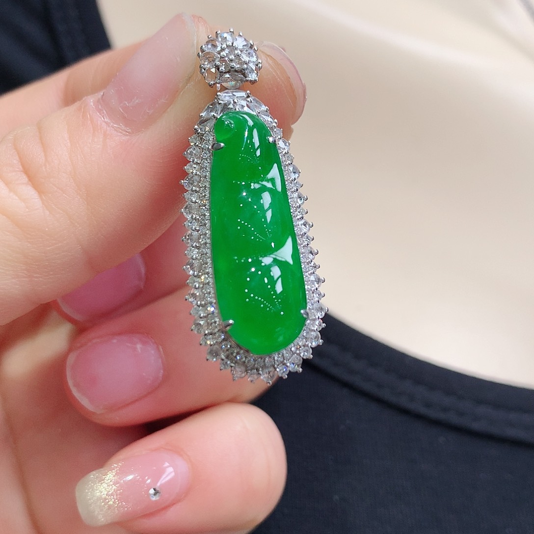 翡翠颈饰18K金镶嵌福豆