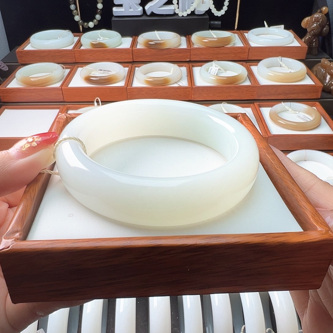 和田玉手镯未镶嵌58