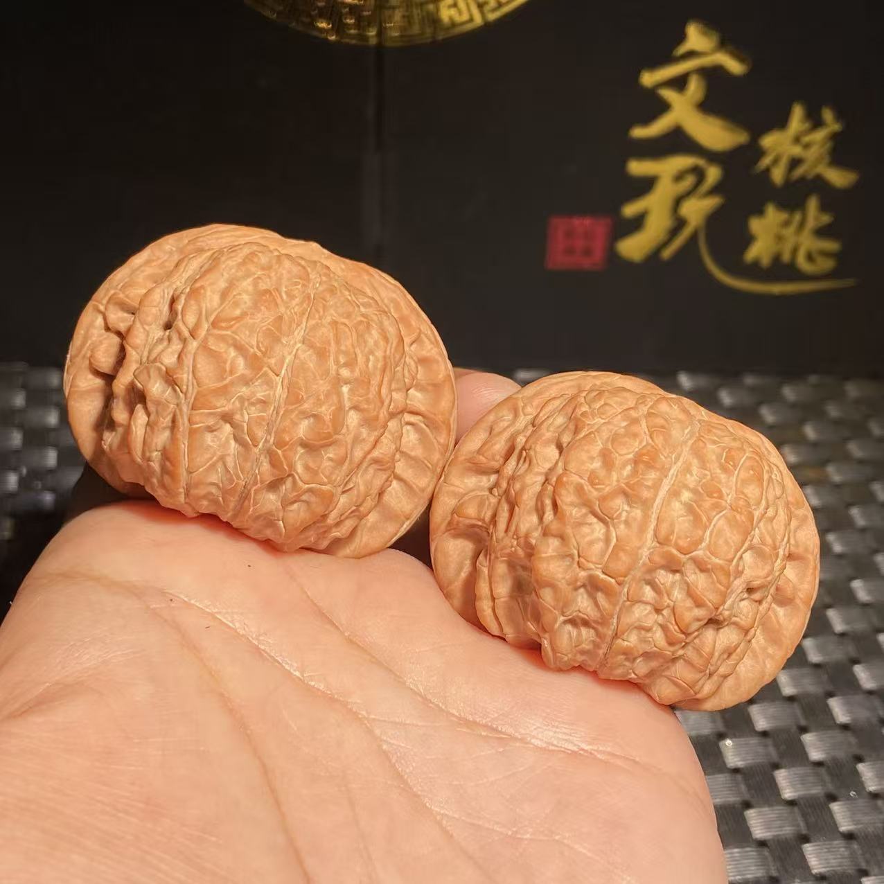 全品血麒麟边45肚42高34.5文玩核桃把件一物一图