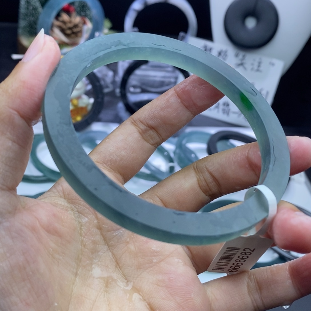 K***y定制翡翠未镶嵌手镯阳绿冰蓝67