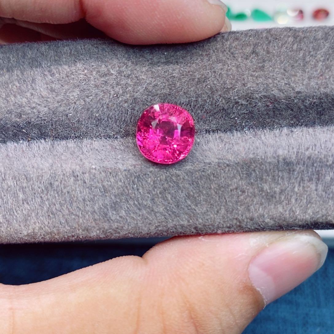 碧玺裸石未镶嵌卢比来3.5克拉