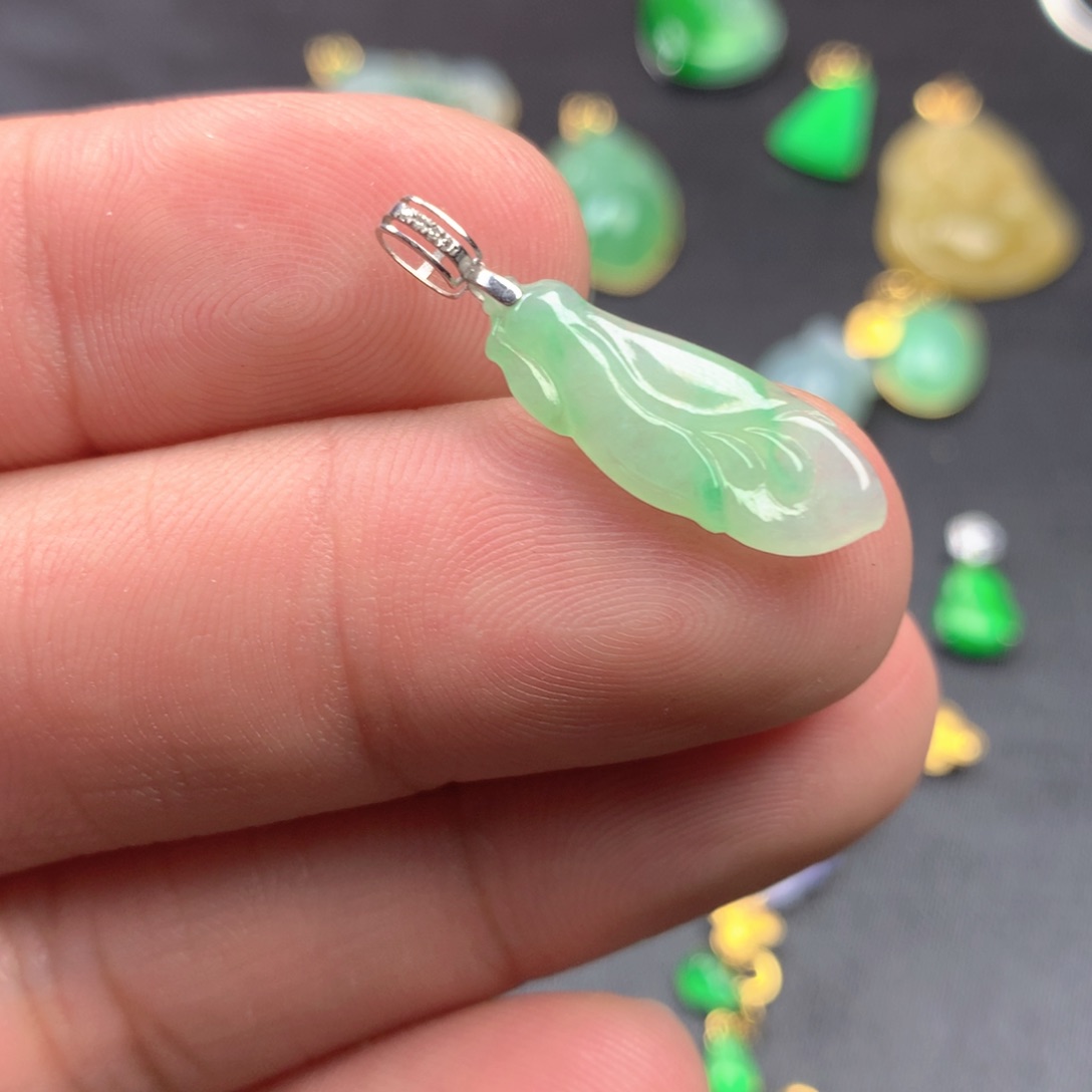 【闪购商品】颈饰18K金镶嵌翡翠翡翠