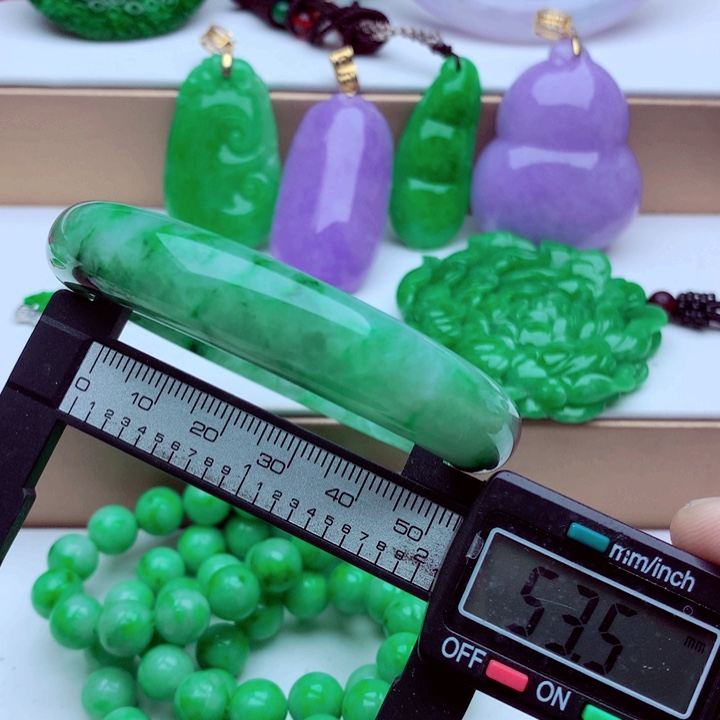 翡翠未镶嵌手镯…．．