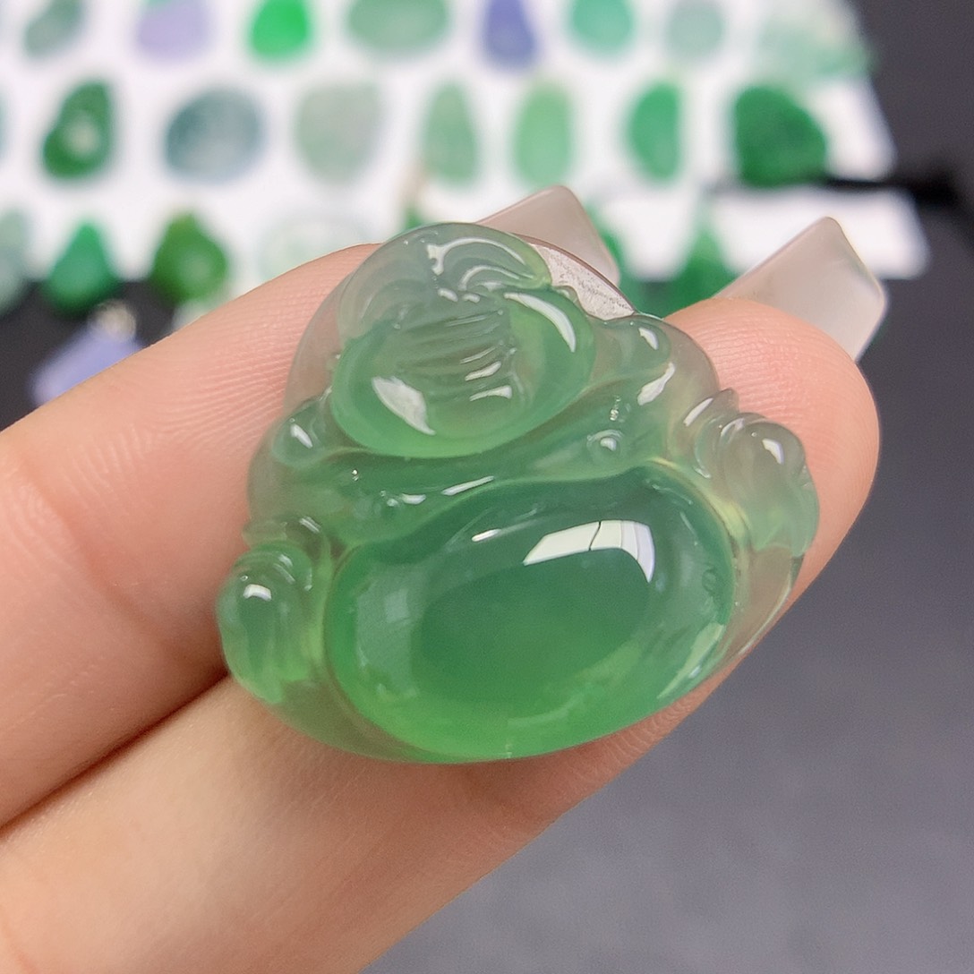 翡翠颈饰未镶嵌佛公