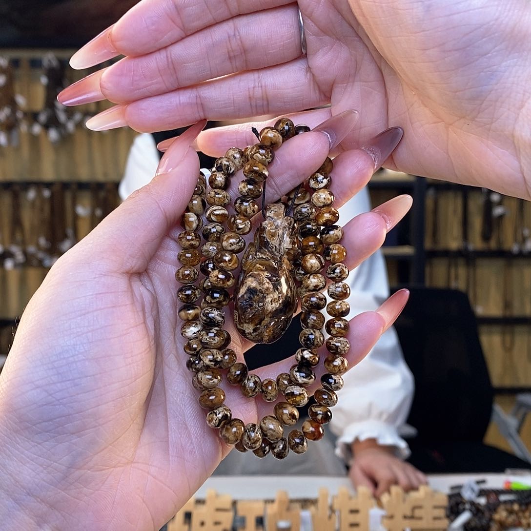 琥珀裸石未镶嵌祺**穷抚顺琥珀花珀