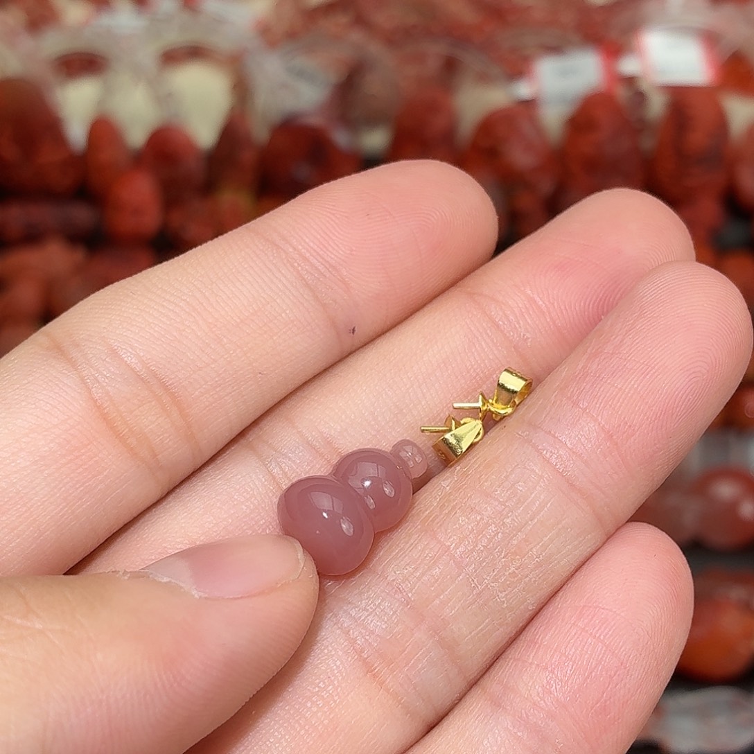 猫***鱼南红玛瑙未镶嵌颈饰葫芦