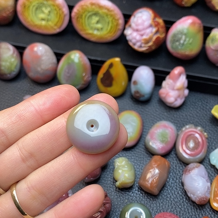 未镶嵌颈饰玛瑙/玉髓盐源原矿无优化平安扣