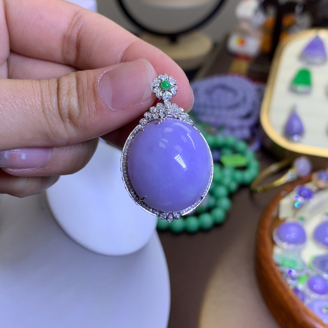 翡翠颈饰18K金镶嵌翡翠