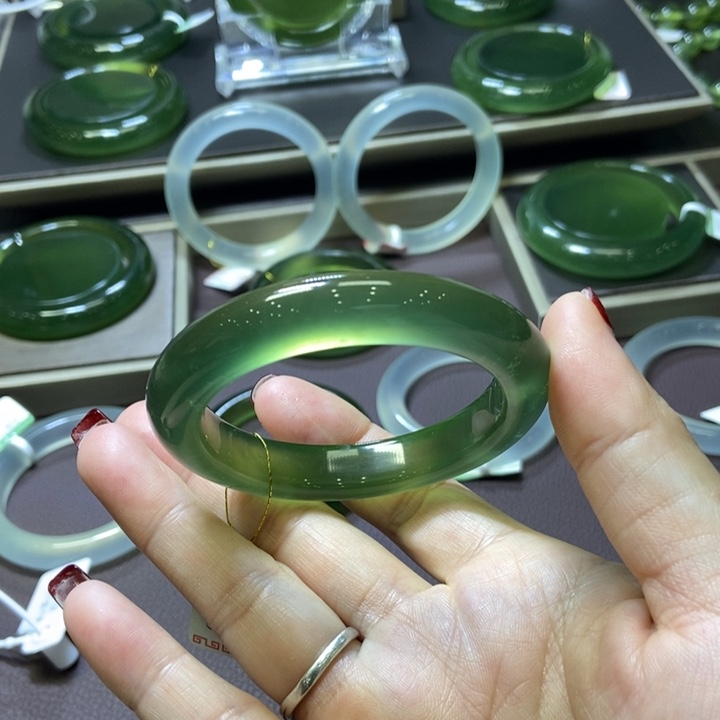 蛇纹石玉手镯52未镶嵌