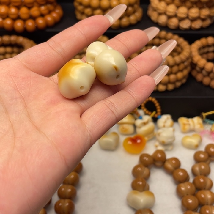 王***༊吊坠猴头核桃小猫星星