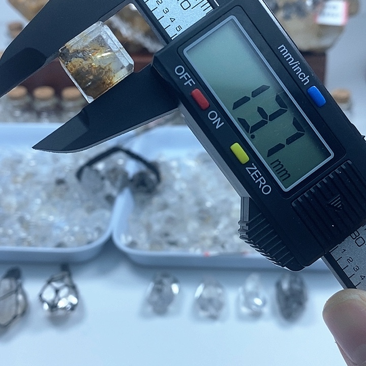 水晶颈饰未镶嵌黄泥黄胶花