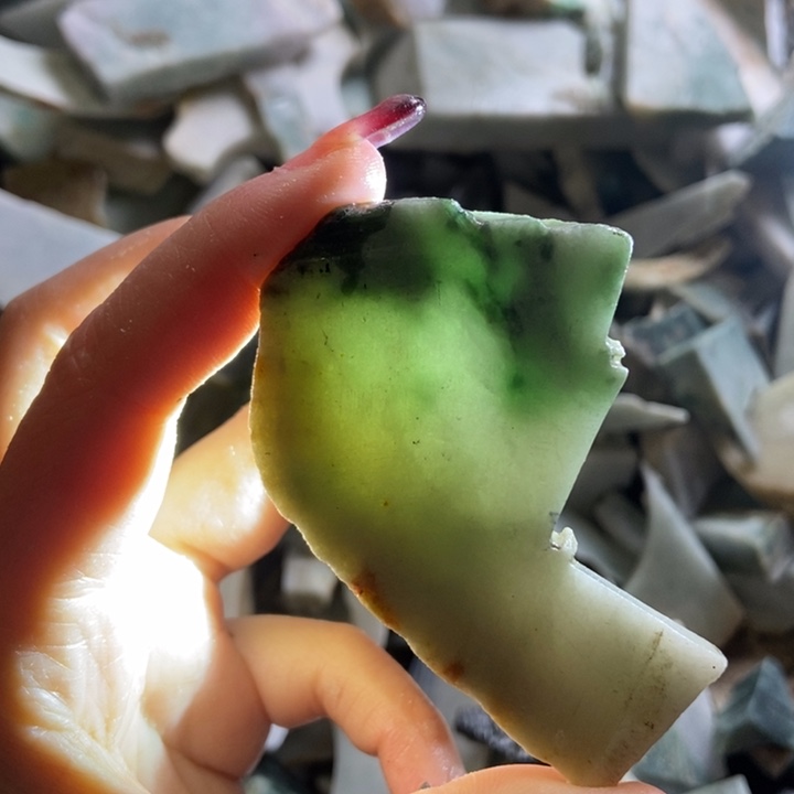 翡翠颈饰未镶嵌天然翡翠