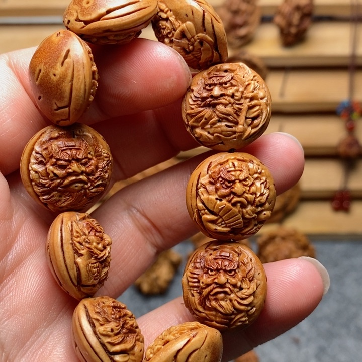 桃核雕刻钟馗手串