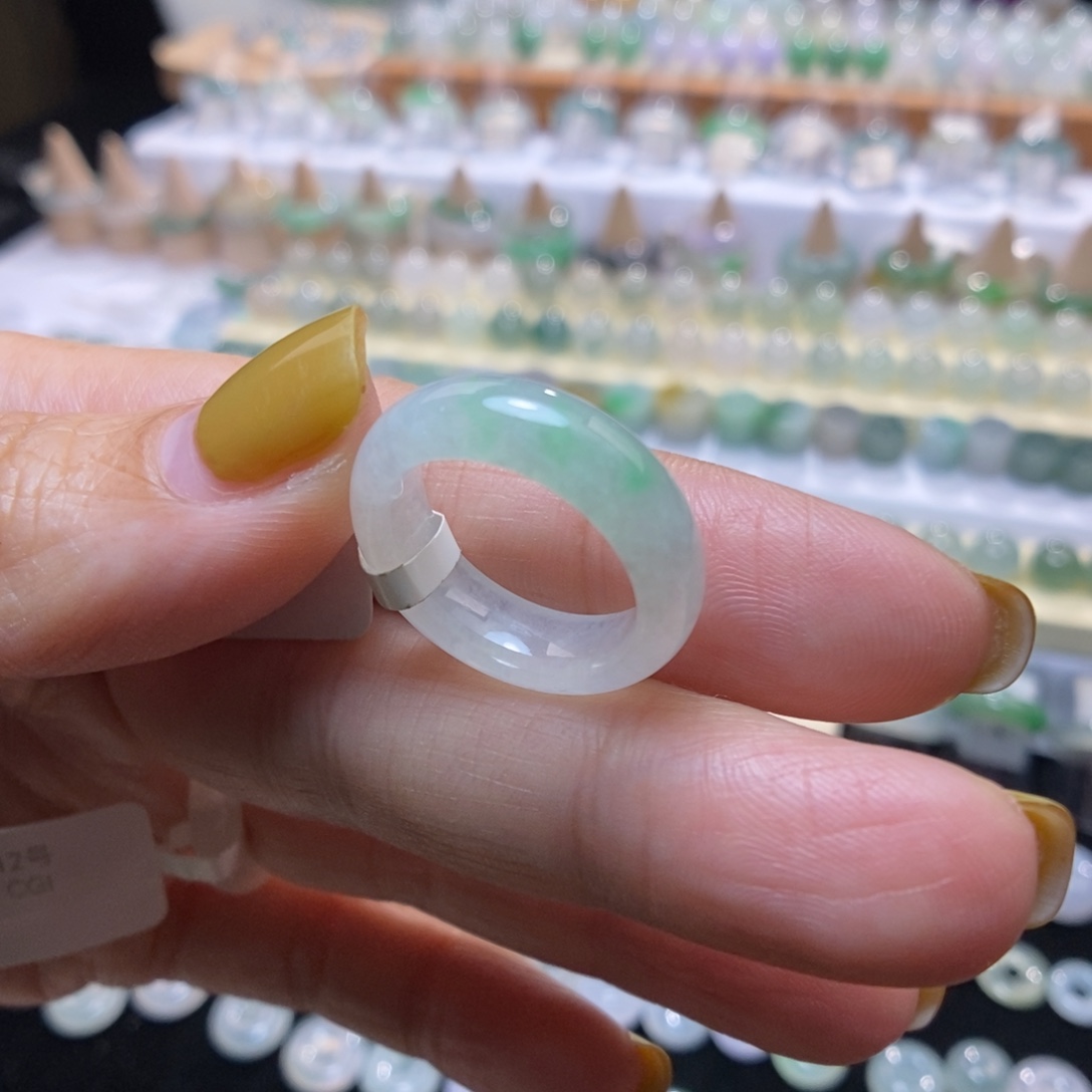 翡翠未镶嵌戒指12号白底青