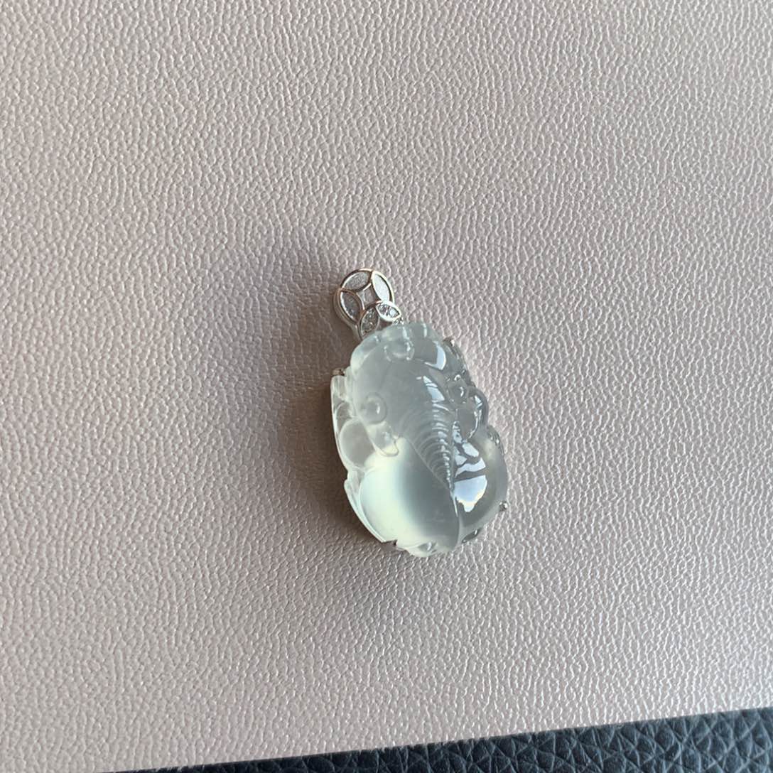 翡翠颈饰18K金镶嵌天然翡翠
