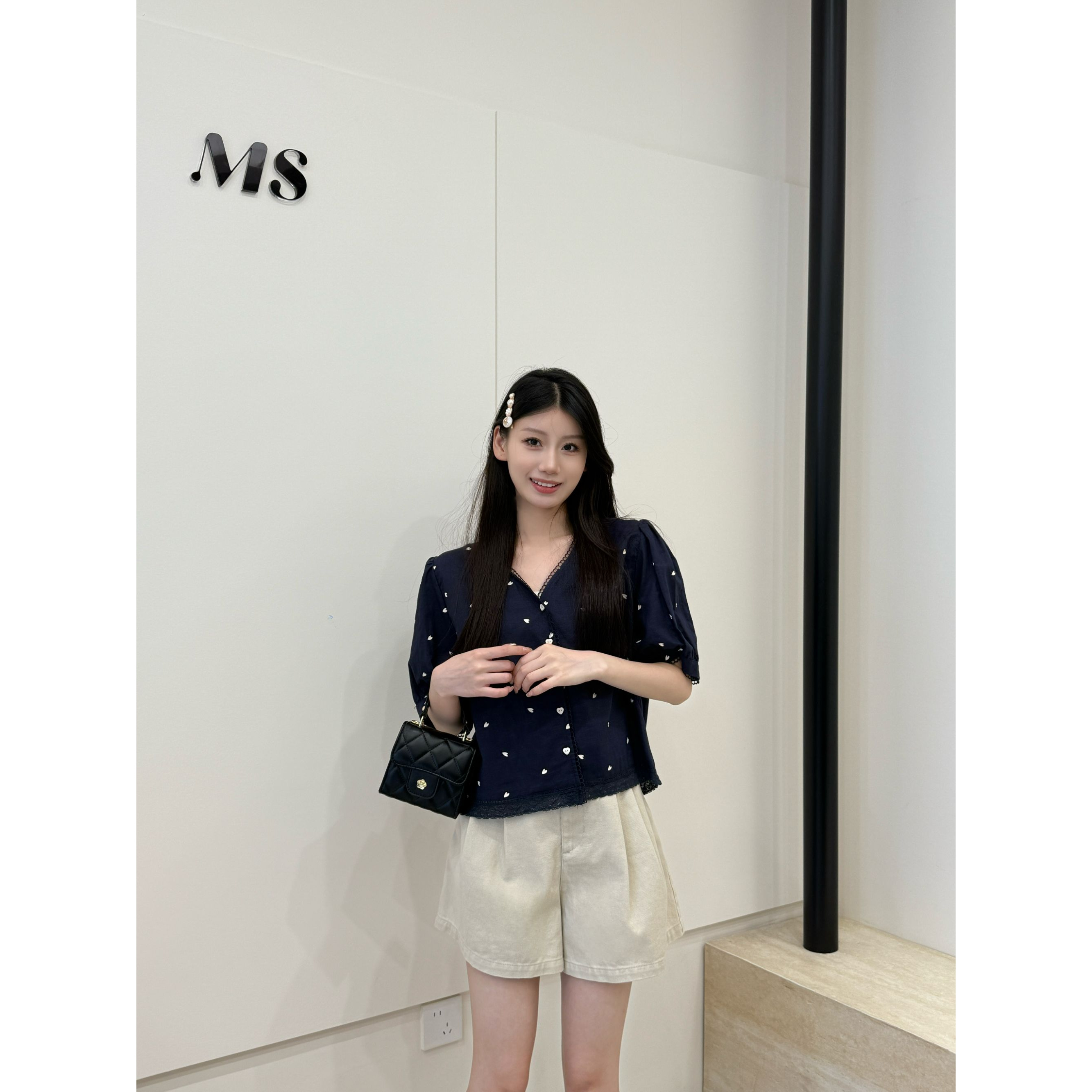 韩系V领蕾丝拼接爱心印花泡泡袖衬衫减龄显瘦2025夏新款