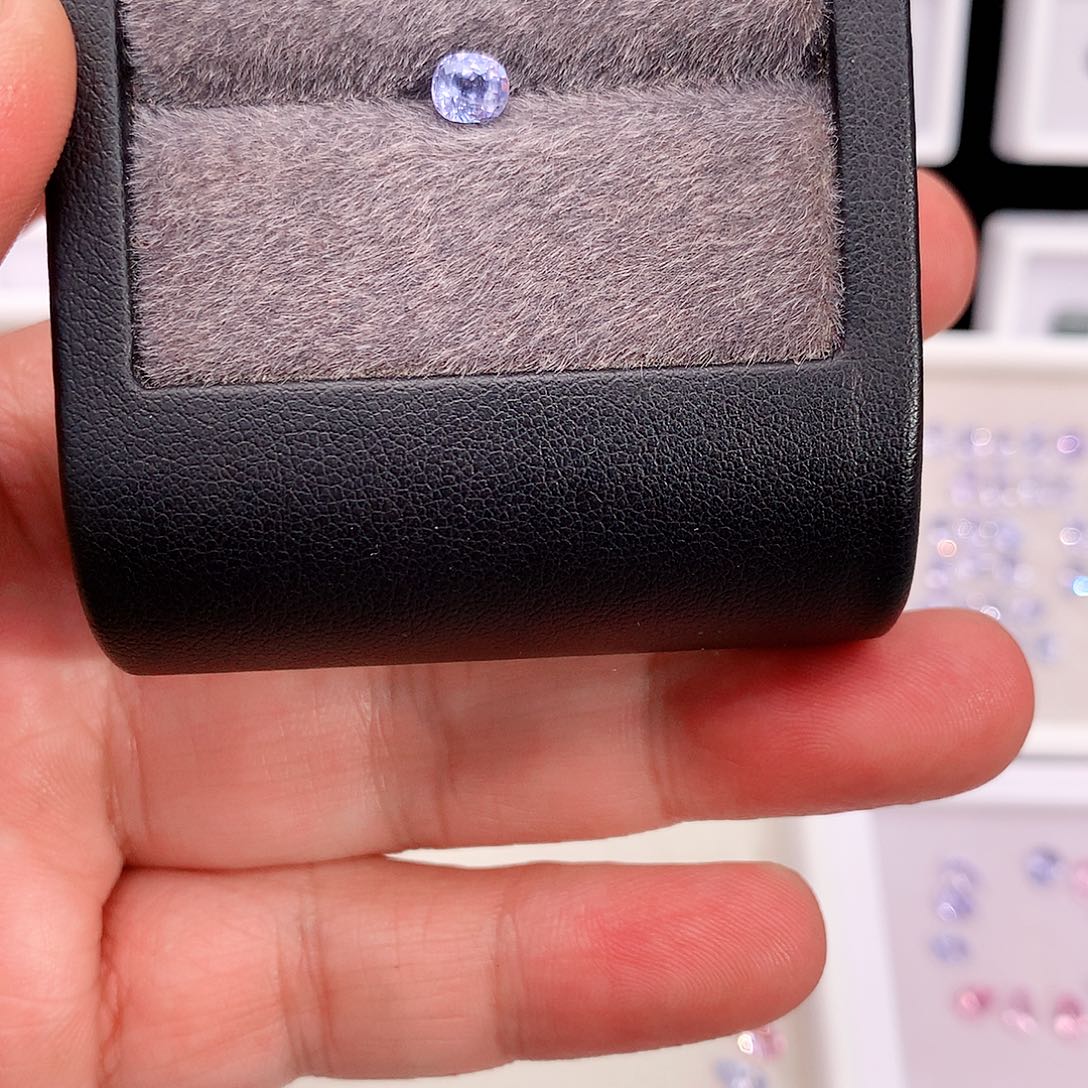 用***4尖晶石裸石0.56克拉晶体干净