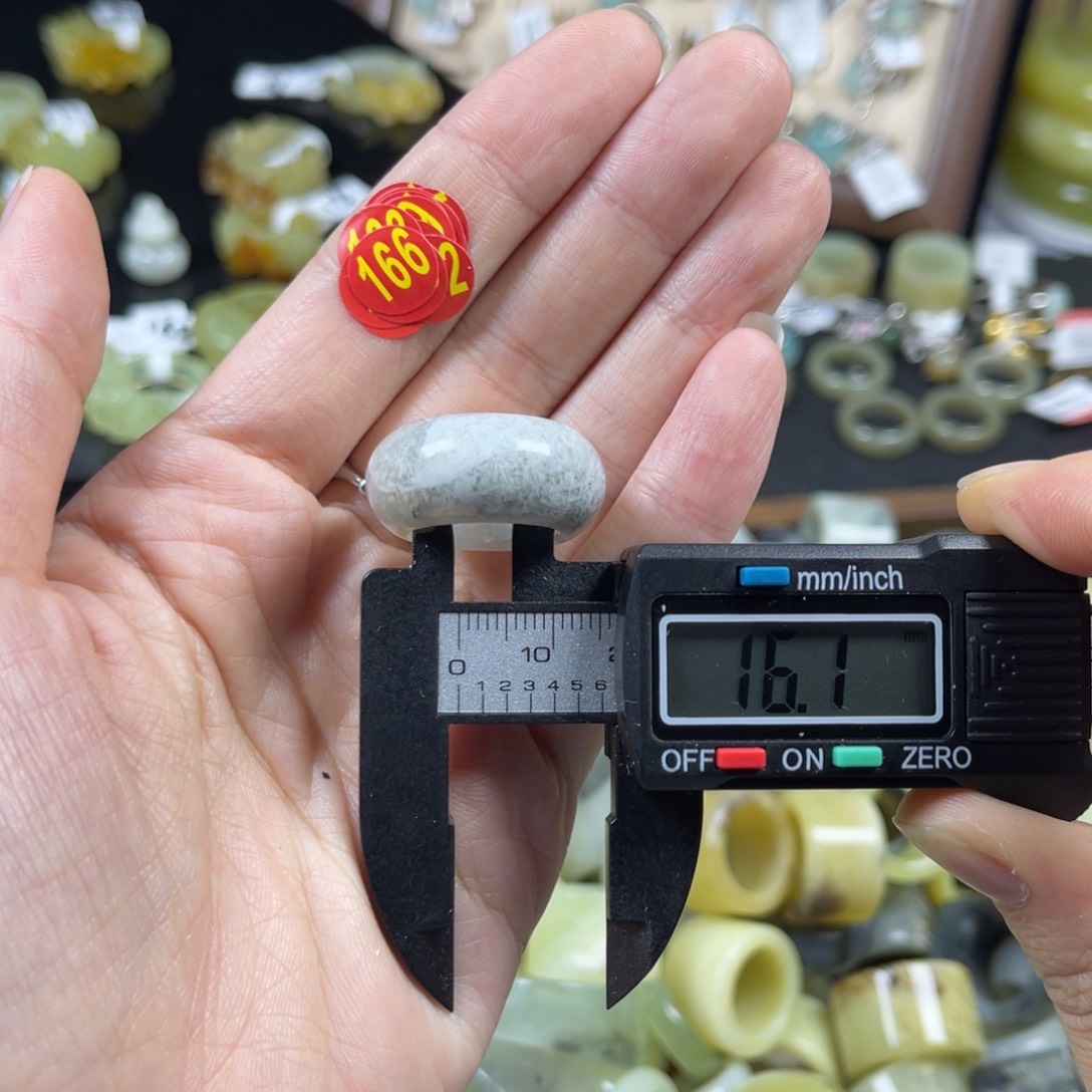 蛇纹石玉未镶嵌戒指